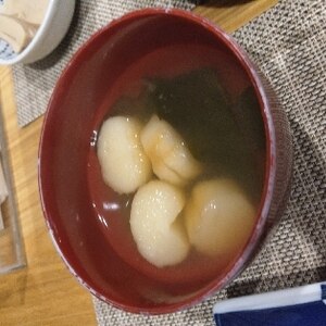 玉ねぎと麩とわかめの味噌汁